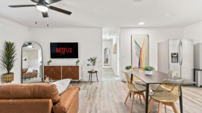 Modern & Comfy ~ 15mins to Downtown ~ Queen Beds!